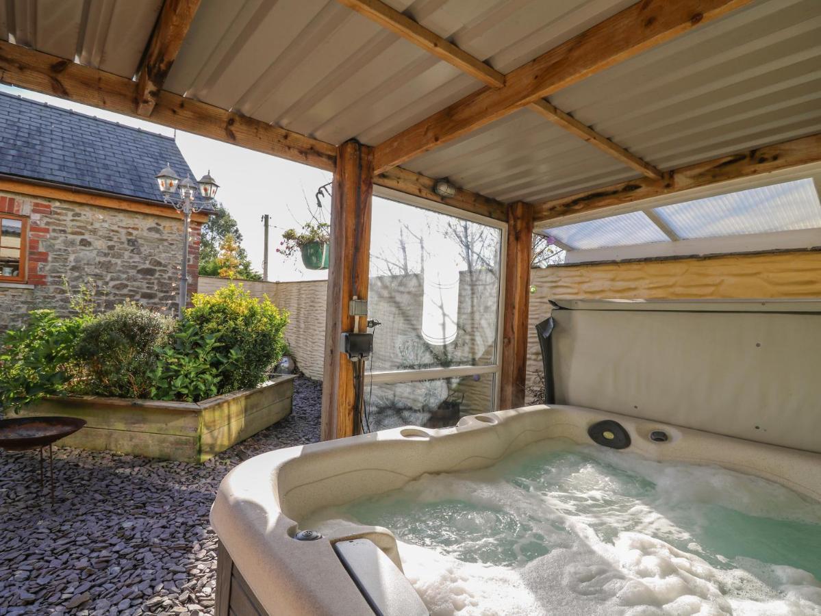 Yr Hen Llaethdy Villa Troedyraur Exterior photo